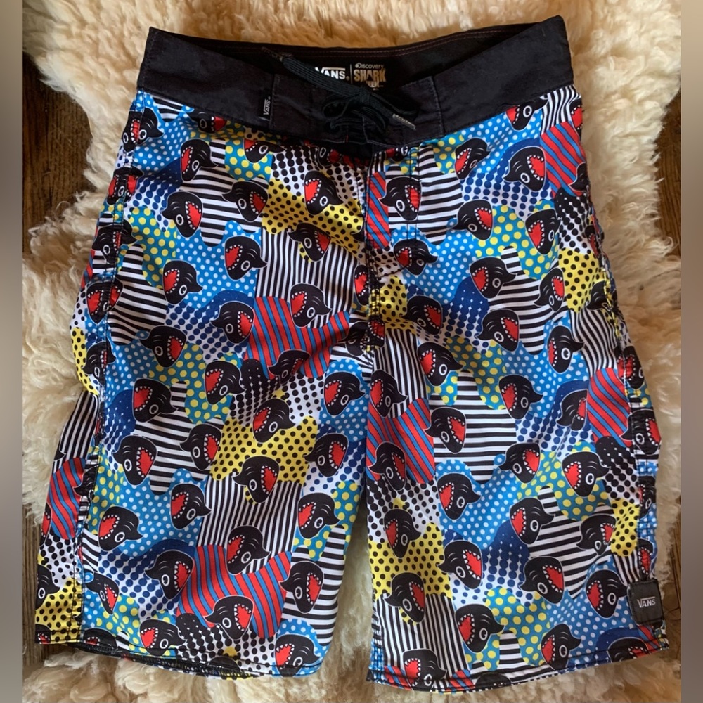 Vans DISCOVERY Shark Week boy 25/10 board shorts.  Gently used condition.